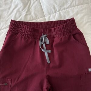 Figs yola high waisted burgundy scrub pants size small